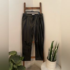 Abercrombie & Fitch 90s Straight Ultra High Rise Pant in Vegan Leather